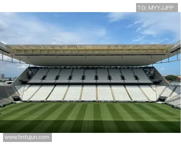 足球巨星间的恩怨与矛盾：从竞技场到场外纷争的背后故事